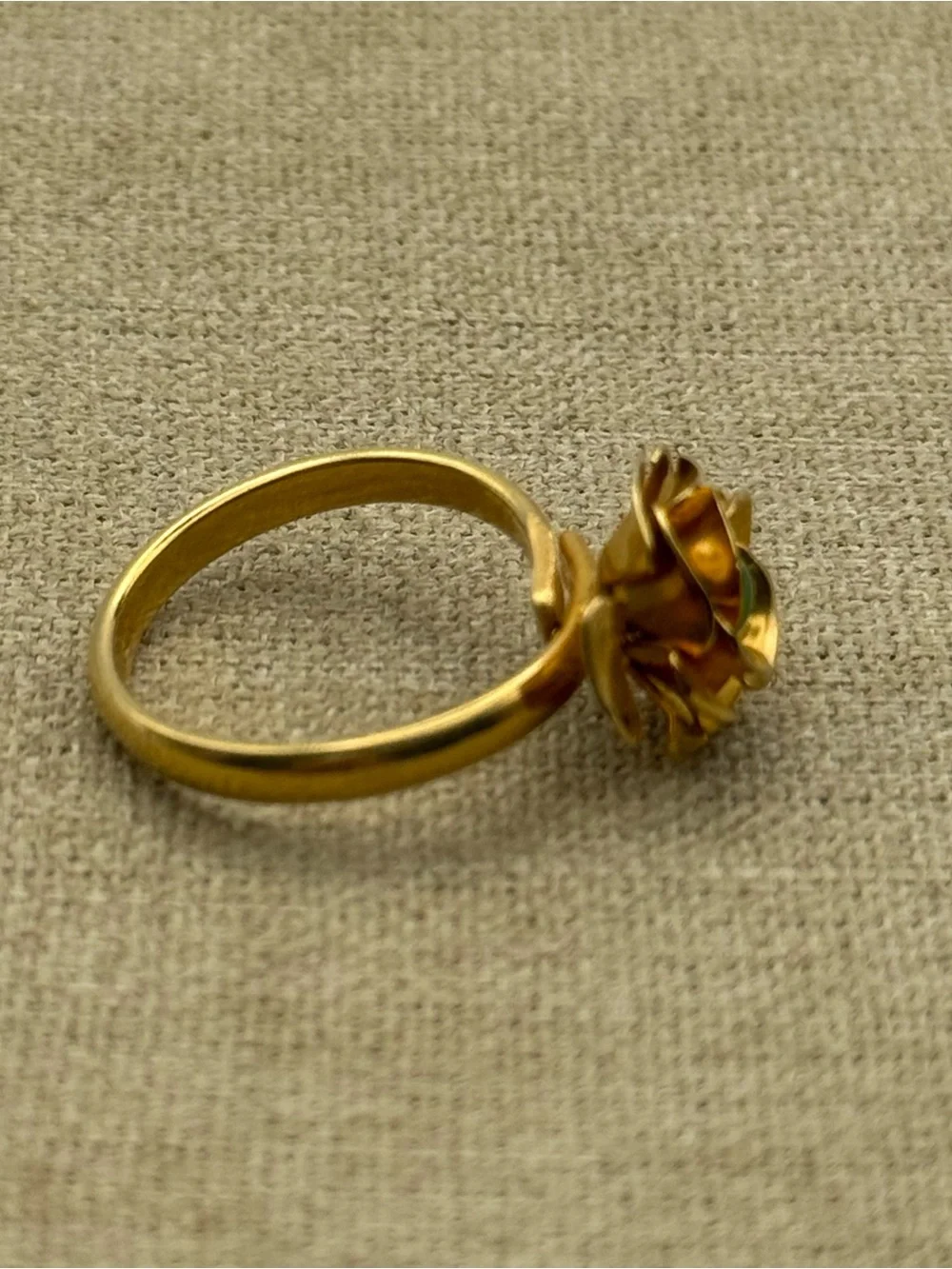 N/A elegant gold